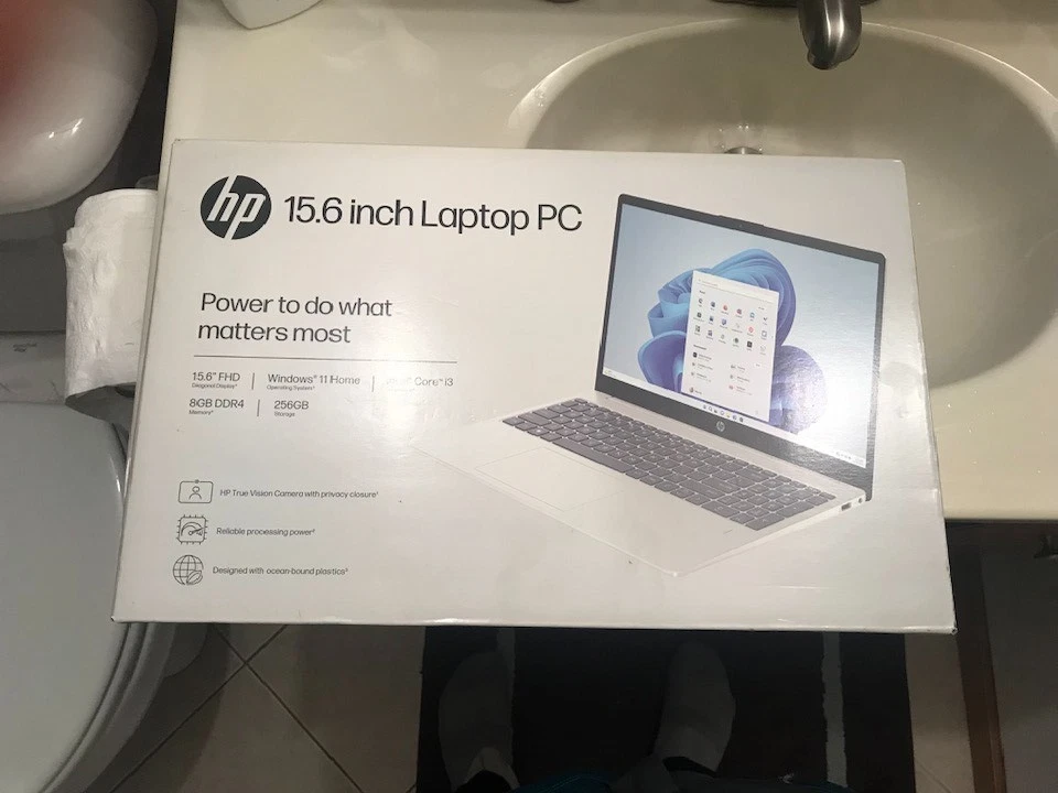 HP 15-dy1031wm 15.6" ( Intel Core i3 1005G1 up to 3.4 GHZ 8 GB RAM 256 GB)