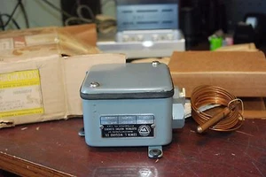 Chromalox PIT-35, SPDT, 120-277V, 200-350degrees, New in Box - Picture 1 of 2