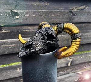 CRÁNEO RAM GÓTICO con cuernos gruesos ORNAMENTO Alquimia filigrana tallada - Imagen 1 de 6