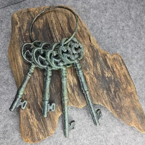 Cast Iron Ring Skeleton Keys Costume Prop Victorian Dungeon Jail Prison Haunted - Picture 1 of 3