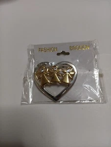 Silver Heart Brooch With 3 Golden Angels Inside Of The Heart Containing Zirconia - Picture 1 of 5