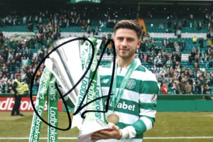 CELTA: FOTO DE CELEBRACIÓN DE TROFEOS 6x4 firmada por patrick roberts + certificado de autenticidad - Imagen 1 de 1