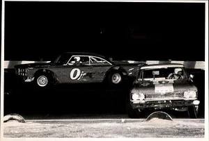 Foto original 1968 de Pete Johnson Sunshine Speedway auto carreras acción naufragio - Imagen 1 de 2