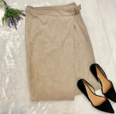 Falda envolvente Chicos Black Label imitación gamuza NUEVA talla .5 (6) beige midi $129 Foto 1 de 4