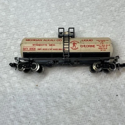MODEL POWER VINTAGE MICHGAN ALKALI CO liquid tank car - Image 1 of 4