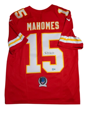 Camiseta deportiva firmada por Patrick Mahomes de los Kansas City Chiefs Nike LTD Beckett certificado de autenticidad Foto 1 de 4
