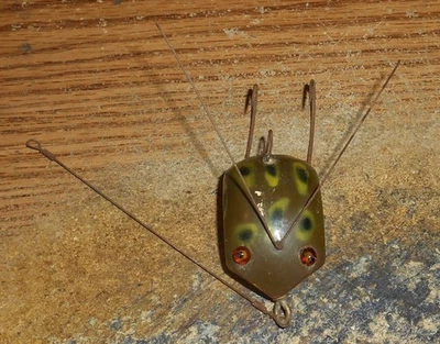 VINTAGE CREEK CHUB #2819 WEED BUG/VERY RARE LURE! - Image 1 of 4
