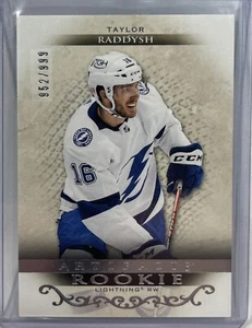 2022-23 Artifacts Hockey Taylor Raddysh Rookie /999 - Lightning - Bild 1 von 3