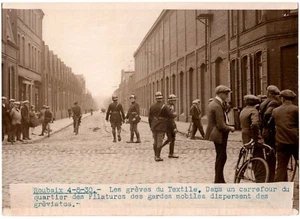 Roubaix.Grèves du Textiles.Gardes Mobiles & Grévistes.Photo Agence ROL.Août 1930 - Bild 1 von 2