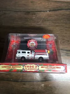 Code 3 2001 Christmas Pumper - Mack CF (12356) Mint in Dome - Picture 1 of 4