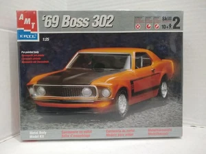 AMT #30009 '69 Boss 302 Maßstab 1:25 Druckguss Modellbausatz - orange - Bild 1 von 2