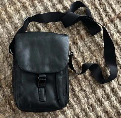Bandolera vintage Esprit de cuero negro Foto 1 de 4