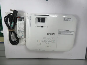 EPSON EB-X14 LCD XGA PROJECTOR 240V 3000 LUMENS IN WHITE 22 LAMP HOURS (MRTQI) - Zdjęcie 1 z 13