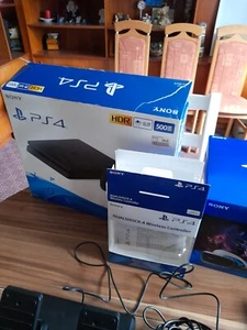 Playstation 4 mit viel Zubehör, VR Brille, Lenkrad mit Pedalen etc - Bild 1 von 8