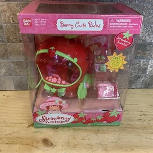 Vintage 2003 Strawberry Shortcake Berry Cute Rides Fun Mobile Neu im Karton Bandai - Bild 1 von 16