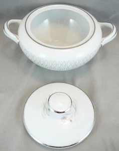 Vintage Harmony House Fine China DAPHNE Dawn Gray Charcoal White Sugar Bowl, Top - Picture 1 of 3
