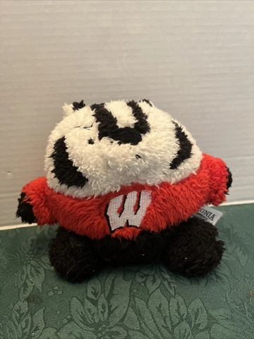 2015 ANIMAL ADVENTURE WISCONSIN BADGERS SMALL PUDGY BUCKY STUFFED PLUSH MASCOT Cover