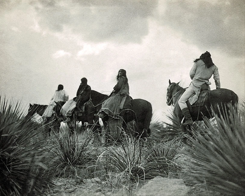 APACHES ON HORSEBACK BEFORE THE STORM 8x10 GLOSSY PHOTO PRINT - Image 1 of 1