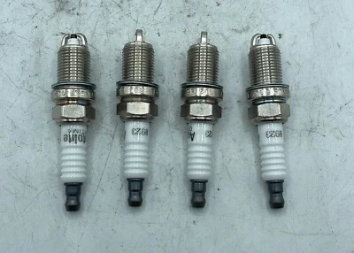 1105646 Kit 4 Velas de Encendido Originales Ford Sierra Scorpio Fiesta XR2 Escort Foto 1 de 2