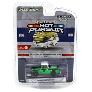 CROMO CHASE 1/64 1969 Harvester Scout, US Border Patrol, Hot Pursuit 43035-A - Foto 1 di 3