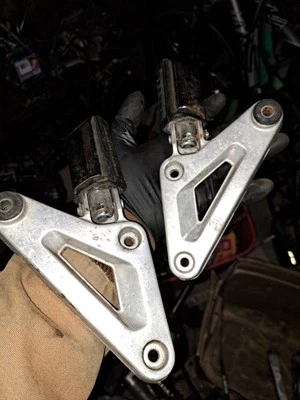 Honda VF750 C MAGNA V45 1983 estriberas traseras izquierda derecha Foto 1 de 2