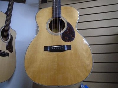 Eastman E20OM-TC com estojo rígido - Imagem 1 de 4