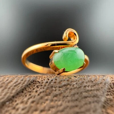 Anillo de jadeíta de Birmania grado A ajustable con banda espiral de oro de 18 quilates, jade verde ovalado Foto 1 de 4