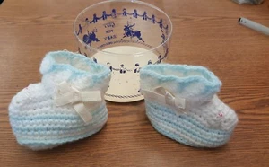 VTG Baby Blue White Crochet Infant Shoes Knit Crib - Picture 1 of 2