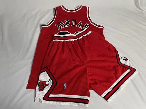 97-98 Authentic Chicago Bulls Jordan Sewn on Jersey 44 and Shorts 32 Cover