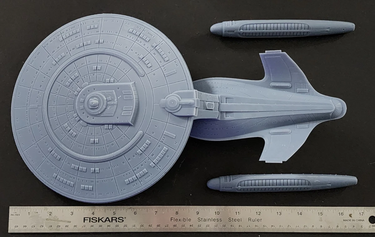 Startrek プラスチックモデルキット Amazon.com: AMT Star Trek U.S.S. Enterprise NCC-1701-C 1:1400