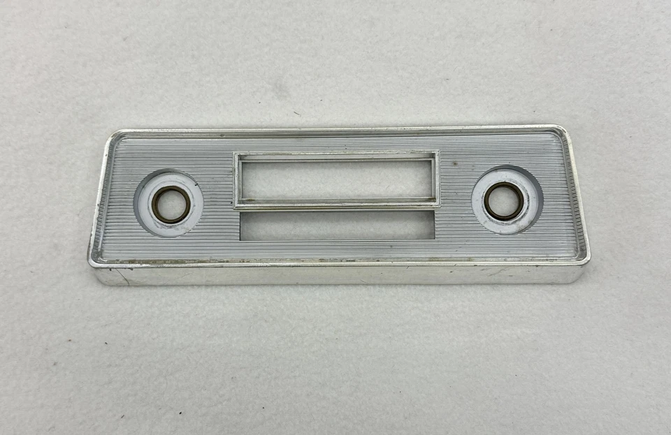 Plymouth Valiant V100 V200 1965 sello 65 Barracuda tablero radio bisel Fórmula S Foto 1 de 4