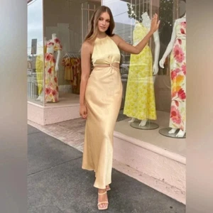 Nuevo con etiquetas Maxi Vestido Free People Bec & Bridge Carrie Halter Satinado en Oro Amarillo 12 - Imagen 1 de 16