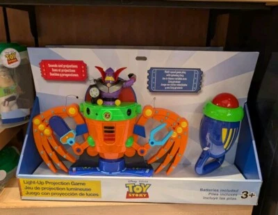 NOVO💥WDW Disney Parks Pixar Toy Story Emperor Zurg Light-Up jogo de projeção  - Imagem 1 de 4
