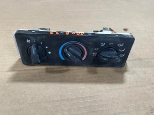 USED 04 ford F250 AC Control Manual Knobs  00-04 Shipped  29175 - Picture 1 of 10