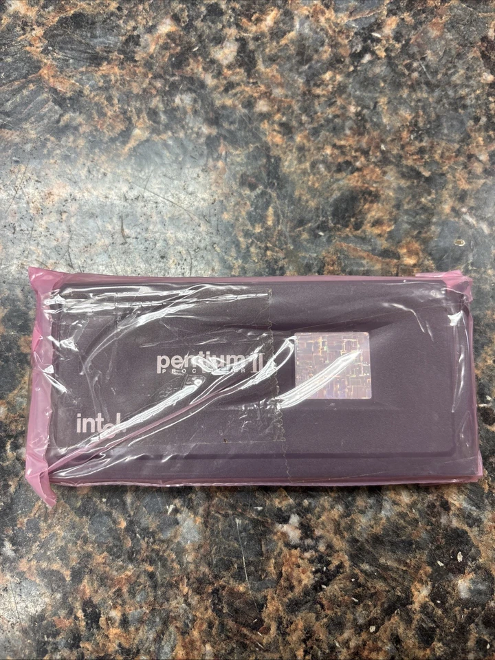 Vintage Intel Pentium II 80523PY450512PE SL2U7 450MHz Slot Card CPU - New - Image 1 of 4
