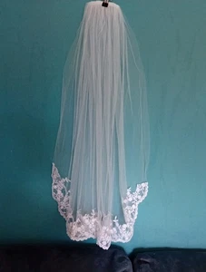 white veil single tier fingertip length with comb lace edge V213 - Picture 1 of 4