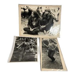 Vintage Posten von 3 Hippie Musik Festival Fotografien im Besitz von Mike Wolfe American - Bild 1 von 8