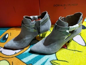 Donald J Pliner 'Tamy-OL" Storm Oily Suede Pointy Toe Bootie SZ 9 1/2 - Picture 1 of 11