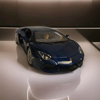 LAMBORGHINI  LP 700-4  AVENTADOR  METALLIC  SILVER  - Image 1 of 4