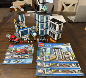 Lego 60141 City Police Station - Complete with minifigs & Instructions