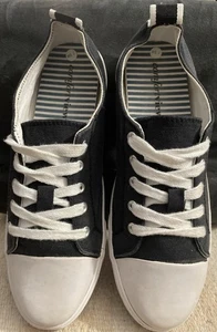 Comfortview Damengröße 7,5 M schwarz & weiß Canvas Schnürschuhe Tennisschuhe - Bild 1 von 5