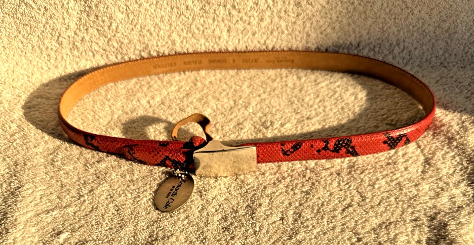 Cinturón de piel de becerro italiano Kenneth Cole de colección cuero estampado de piel de serpiente rojo y negro pequeño Foto 1 de 4
