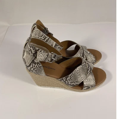 Treasure & Bond Shoes Womens Size 9M Wedge Espadrille Sandals Snake Print Summer - Image 1 of 4