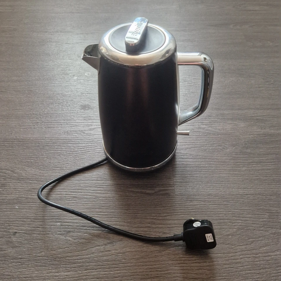 Breville Curve Black / Chrome Kettle Needs Descaling - Image 1 of 4