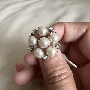 Pearl Cluster Pin Brooch Silver Tone - Picture 1 of 4