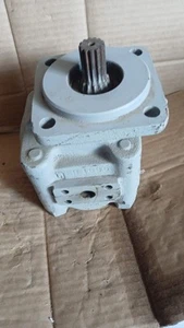 30C84 COMMERCIAL 2BFUF0I0-25 AG00803-70 HYDRAULIC PUMP - Picture 1 of 5