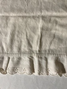 Off White Vintage Kissenbezug gewellter Rand 14 x 44 ~ T-24 - Bild 1 von 2