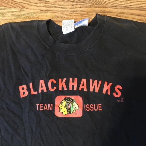 NHL Authentic Chicago Blackhawks TEAM ISSUE  BLACK T SHIRT MEN SZ XL Cover