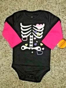 Halloween Creeper Strampler Skelett Knochen Herzen Mädchen 3-6 M Neu mit Etikett - Bild 1 von 1