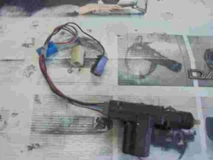 Stellmotor Zentralverriegelung Türschloss vorne rechts Alfa Romeo AR162004105800 - Bild 1 von 2